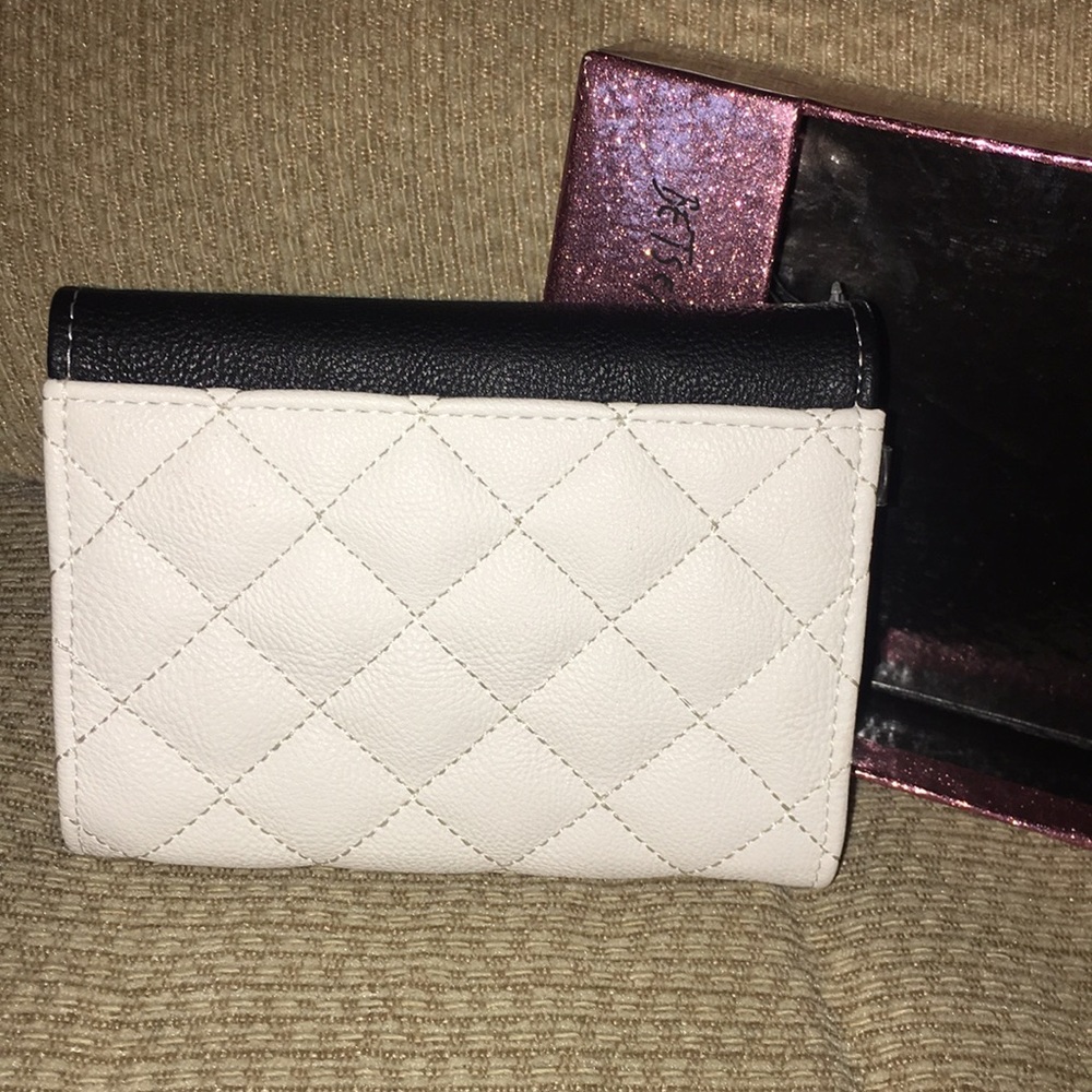 ♣️NWT Betsey Johnson Faux Leather Wallet - Picture 2 of 8